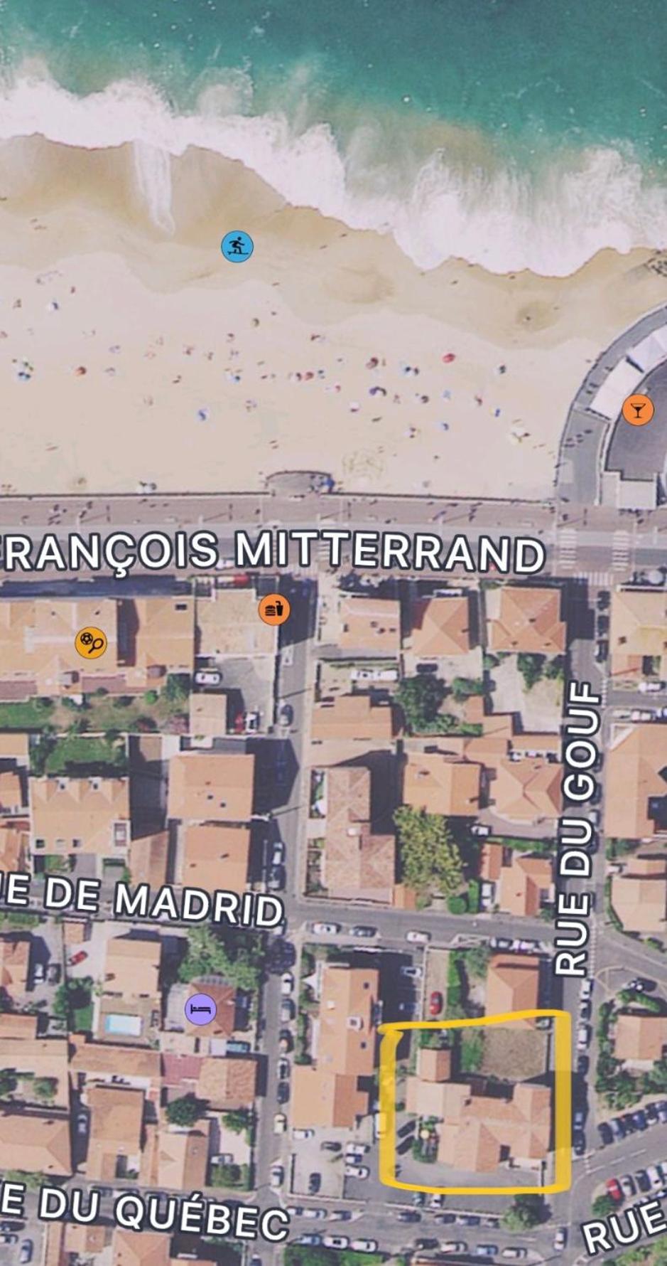 A 70m De La Et L Estacade De *